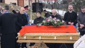 КРСТ НА ЧЕЛУ ПОВОРКЕ НОСИО УНУК: Сахрањена Љиљана Зелен Караџић (ФОТО/ВИДЕО)
