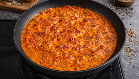 ПЕЧЕНА ППАРИКА СА КАЈМАКОМ: Укус праве домаће кухиње