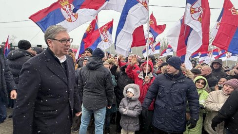 ВЕЛИКИ БРОЈ ГРАЂАНА ЧЕКА ВУЧИЋА У КЊАЖЕВЦУ: Председник наставља посету Борском и Зајечарском округу (ВИДЕО)