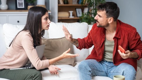 ОВО НИЈЕ ЉУБАВ: Три ствари које никада не треба да толеришете у вези