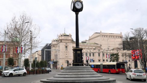 ПРЕСТОНИЦА ДОБИЛА НОВИ СИМБОЛ: Београдски сат на Тргу републике (ФОТО)