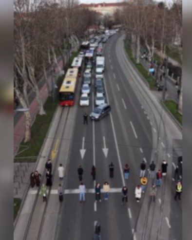 ЕВО ЧИМЕ СЕ ПОНОСЕ САВО МАНОЈЛОВИЋ И ЊЕГОВА ПАРТИЈИЦА: Десетак идиота уништава животе целом граду (ВИДЕО)