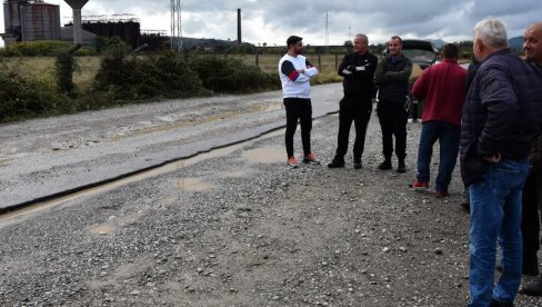 BOTUNJANI OPET DIŽU GLAS: U znak protesta meštani sela okupili se juče ujutro ispred gradilišta postrojenja