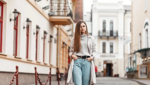 FARMERKE KOJE ĆE VLADATI PROLEĆEM: Dolaze iz ranih 90-ih i pravi su modni klasik