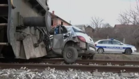 ВОЗ УДАРИО АУТОМОБИЛ У ПОЖАРЕВЦУ: Полиција и Хитна помоћ одмах реаговали