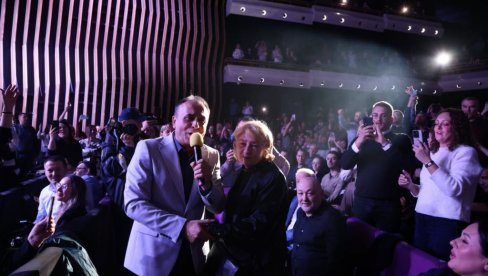 EMOTIVNI TRENUTAK VEČERI: Beki Bekić sišao u publiku i prišao Tominoj Goci, u dvorani nastao lom zbog jedne pesme (FOTO)