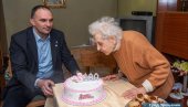 ZLATINKA DO ZLATNIH STO: Gradonačelnik Zrenjanina posetio vremešnu sugrađanku (FOTO)