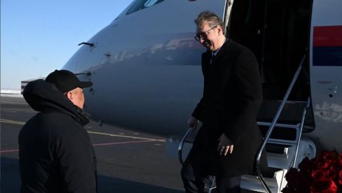 VUČIĆ U KAZAHSTANU DOČEKAN UZ NAJVIŠE DRŽAVNE POČASTI: Predsednik Srbije se oglasio po sletanju u Astanu (FOTO)