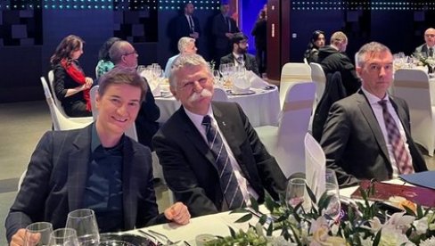 ВЕЛИКА ЧАСТ УКАЗАНА СРБИЈИ: Брнабићева седела одмах поред домаћина на свечаној вечери уочи Конференције председника парламената у Будимпешти