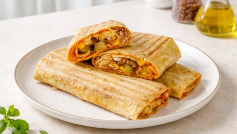 БРЗА ТОСТ ТОРТИЉА СА АЈВАРОМ И ТУЊЕВИНОМ: Оброк готов за 10 минута