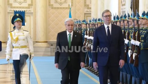 VUČIĆ U ASTANI: Svečani doček predsednika Srbije