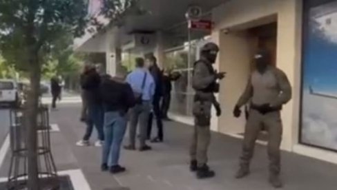 ПОЛИЦИЈА ОПКОЛИЛА ЗГРАДУ У КОЈОЈ ЖИВИ АЦО ЂУКАНОВИЋ