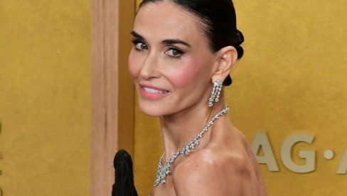 DEMI MUR IZGLEDA KAO AVET: Sinoć na dodeli SAG nagrada oduševila odabirom haljine ali svi pričaju samo o jednom!