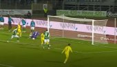 ПРОМАШАЈ СЕЗОНЕ, МА ДЕЦЕНИЈЕ! Ово што је немачки фудбалер урадио - досад није виђено (ВИДЕО)