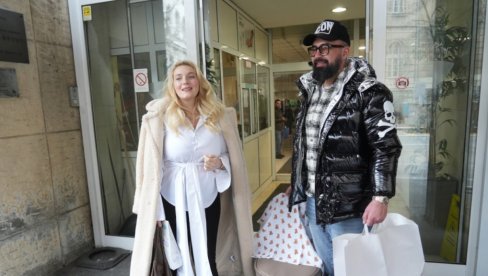 Nikolina izašla iz porodilišta - tata stigao u besnoj mašini (FOTO)