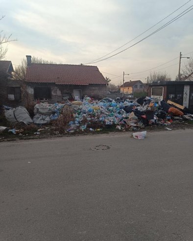GOMILE SMEĆA DUŽ ULICE: Divlja deponija u Krnjači nije sanirana ni pet godina posle prijave