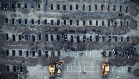 ШКОЛА У КОЈОЈ ЈЕ УБИЈЕНО ПРЕКО 160 ДЕВОЈЧИЦА НАМЕРНО НАПАДНУТА? Пројектили уништили зграду и проузроковали урушавање крова на децу (ВИДЕО)