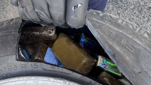 HAŠIŠ I KOKAIN KRIO U REZERVNOM TOČKU: Turčin uhvaćen na Horgošu sa sedam kilograma droge (Foto)