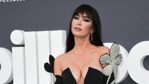 VELIKI POVRATAK MEGAN FOKS: Najlepša žena na svetu pozirala u tangama (FOTO)