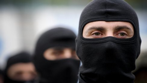 БРУТАЛНА ТОРТУРА НАД СРПСКИМ МЛАДИЋЕМ У ЛЕПОСАВИЋУ: Отет и мучен због натписа на дуксу