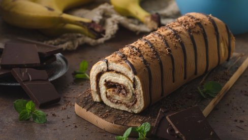 VAZDUŠAST I UKUSAN: Rolat sa bananama i čokoladom