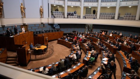 ВЕЛИКА ЧАСТ И ПОШТОВАЊЕ ЗА СРБИЈУ: Сви посланици финског парламента устали и аплаузом поздрадвили Брнабић (ВИДЕО)