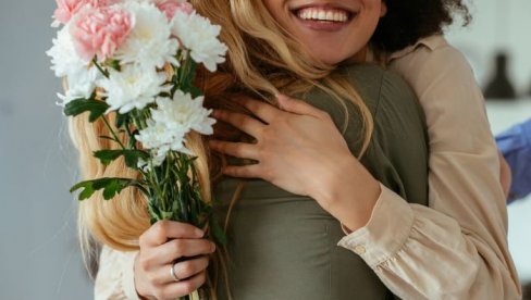 OVAJ CVET NIKAKO NE POKLANJAJTE ŽENAMA ZA 8. MART: Veruje se da donosi samo nesreću