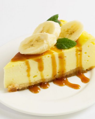 СА БАНАНАМА И СИРОМ: Жути чизкејк, веома укусна и лагана посластица