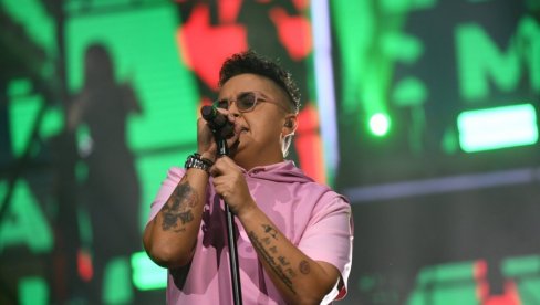 SPEKTAKL KOJI SE NE PREPRIČAVA: Marija Šerifović četvrti put zaredom otvorila Drugu stranu ploče (FOTO)