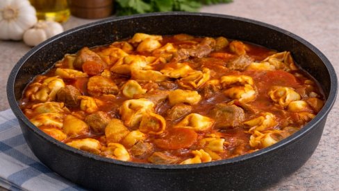 СВИЊСКО МЕСО СА ПОВРЋЕМ И ТЕСТЕНИНОМ: Домаће јело у богатом сосу