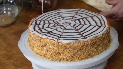 RECEPT ZA ESTERHAZI TORTU: Sočna mađarska torta kojoj niko ne može odoleti