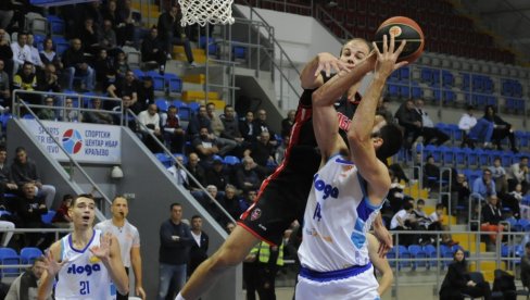 BELI BOLJI OD KOMŠIJA: Košarkaši kraljevačke Sloge savladali Radnički iz Kragujevca