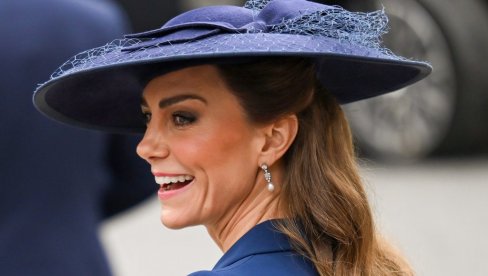 KEJT MIDLTON U HALJINI IZ 80-IH I ČUVENIM MINĐUŠAMA KRALJICE ELIZABETE: Princeza blistala na važnom događaju Velike Britanije (FOTO)