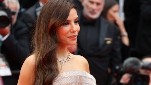 ЕВА ЛОНГОРИЈА ИМА НОВУ ФРИЗУРУ: Направила велику промену која осваја жене овог пролећа (ФОТО)