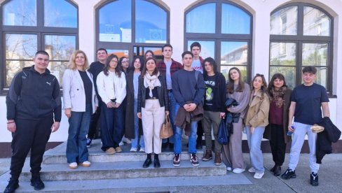 BRAVO ZA PARAĆINSKE GIMNAZIJALCE: Izborili se za učešća na državnim takmičenjima (FOTO)