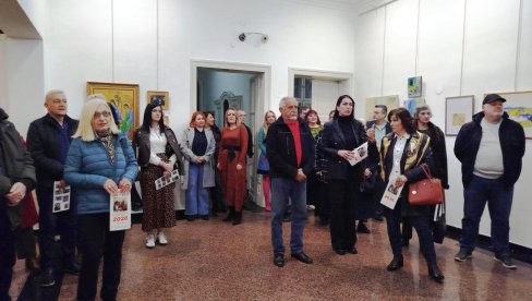 ŽENSKI “RUKOPIS“ SENZIBILNIJI: Izložba „Žene umetnice“ pred paraćinskom publikom (FOTO)