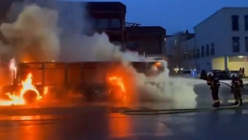 ПОЛИО СЕ БЕНЗИНОМ, ПА СЕ ЗАПАЛИО У АУТОБУСУ: Шесторо мртвих и петоро повређених у Швајцарској (ФОТО/ВИДЕО)