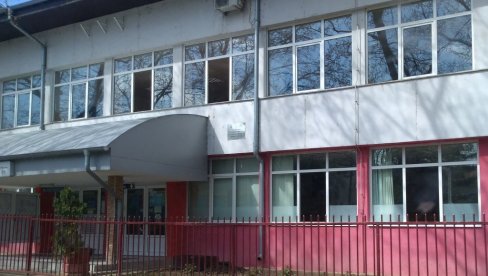 АКЦИЈА У КОСТОЛЦУ: Ђаци и наставници Техничке школе дају крв