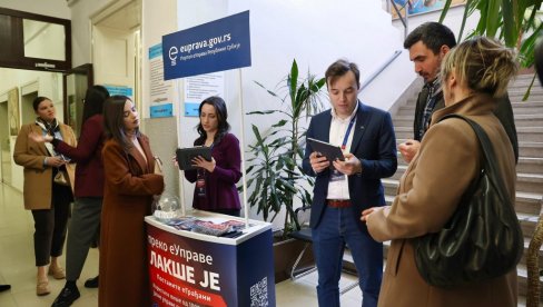ДАН еУПРАВЕ У ЋУПРИЈИ: Грађанима представљене електронске услуге