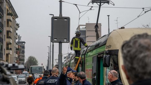 ZAPALIO SE TRAMVAJ U MILANU: Vatrogasci odmah reagovali (FOTO)