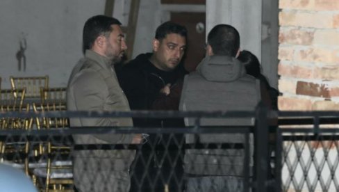 КУЋА ДАРКА ЛАЗИЋА ЗАВИЈЕНА У ЦРНО: Укућани скрхани од бола због Драганове погибије (ФОТО)