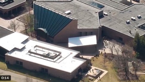 PUCNJAVA U SINAGOGI U MIČIGENU: Naređena hitna evakucija, napadač u bekstvu (VIDEO)