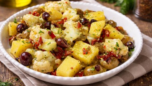 SALATA OD KARFIOLA I KROPMPIRA: Recept za aromatičnu salatu