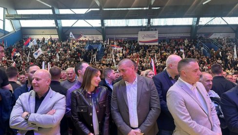 УСКОРО ДОЛАЗИ ВУЧИЋ: Погледајте атмосферу у хали у Аранђеловцу (ВИДЕО)