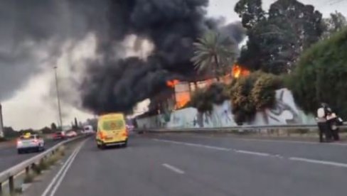 EKSPLOZIJE U TEL AVIVU: Crni dim kulja iznad grada (VIDEO)