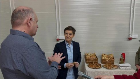 СРБИЈА МОРА ДА НАСТАВИ ДА РАДИ, НИКАКО ДА СТОЈИ И БУДЕ БЛОКИРАНА Брнабићева: Боримо се за нашу земљу јер су Лучани и Србија наша породица!