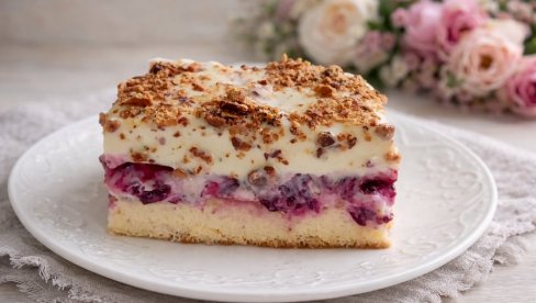 LEDENE KOCKE SA VIŠNJAMA: Kremasti kolač koji se topi u ustima