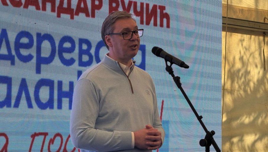 СНАЖНА ПОРУКА ПРЕДСЕДНИКА ВУЧИЋА ИЗ АЗАЊЕ: Одбранимо своју земљу од свих оних који би желели да је сруше и споља и изнутра (ВИДЕО)