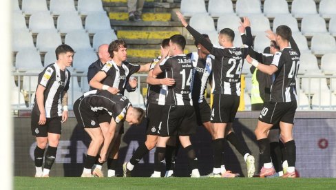PARTIZAN - TSC! Pljušte golovi u Humskoj, VAR morao da reaguje! (VIDEO)