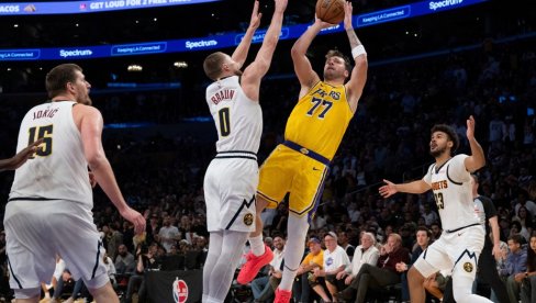 ИЗ ВИШЕ УГЛОВА! Овим кошем је Лука Дончић срушио Јокића (ВИДЕО)